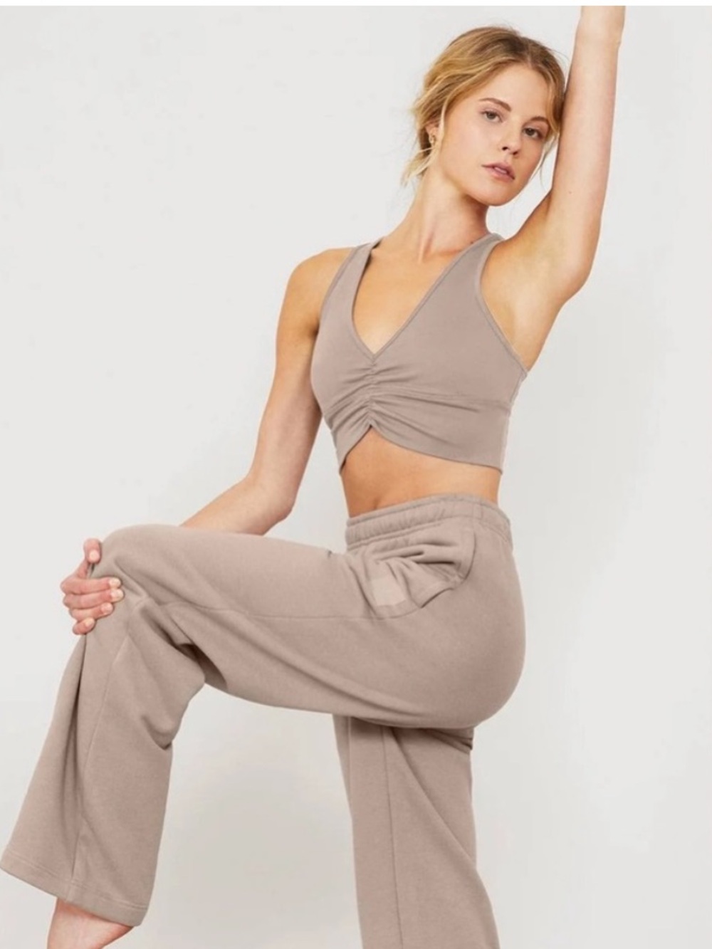 ALO Yoga wild thing Bra in Taupe